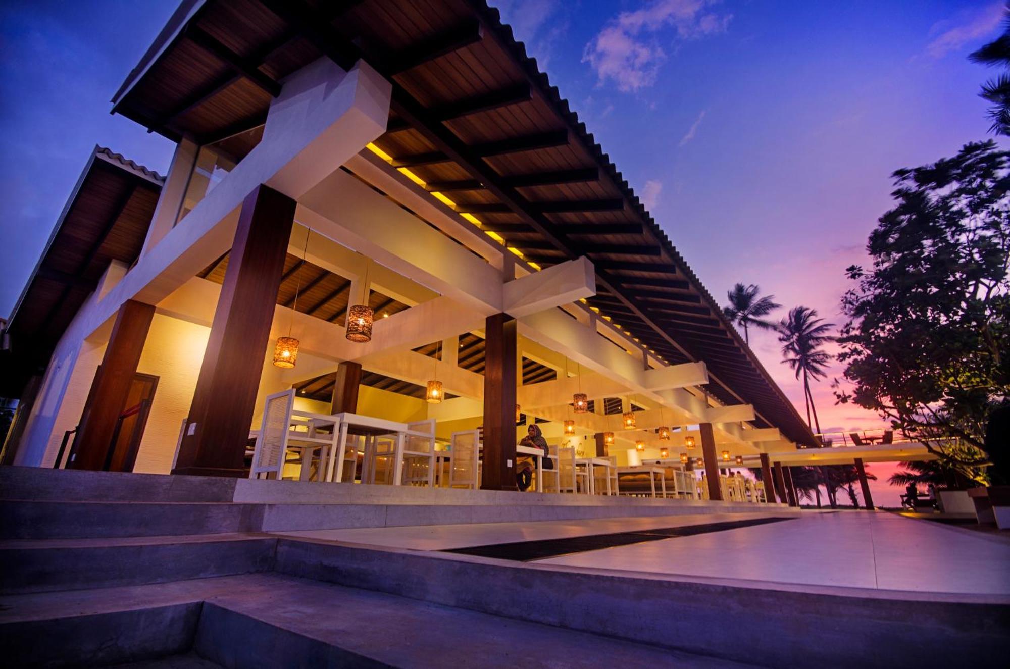 Pegasus Reef - A Beach Resort In Colombo Wattala Exterior photo