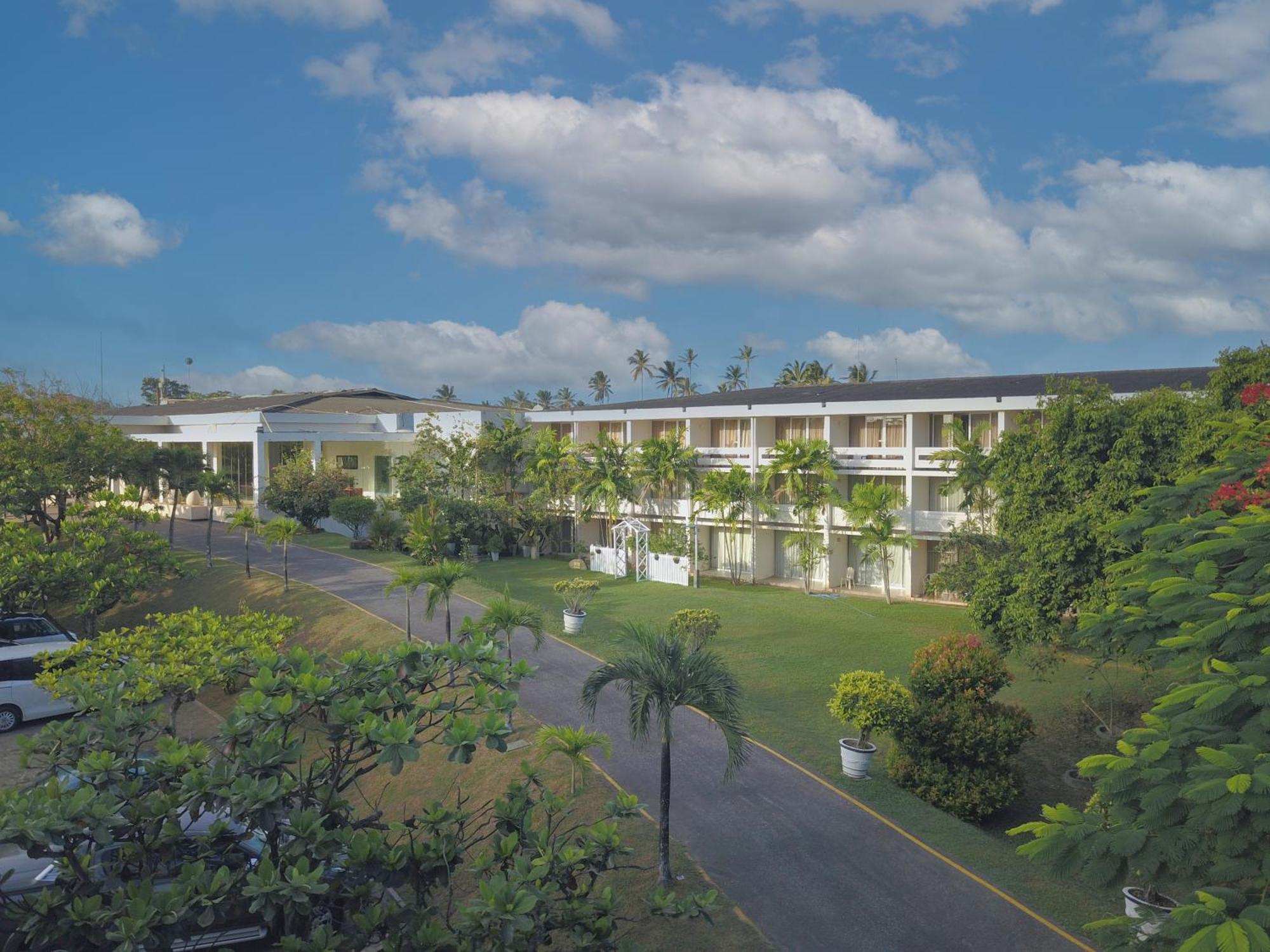 Pegasus Reef - A Beach Resort In Colombo Wattala Exterior photo