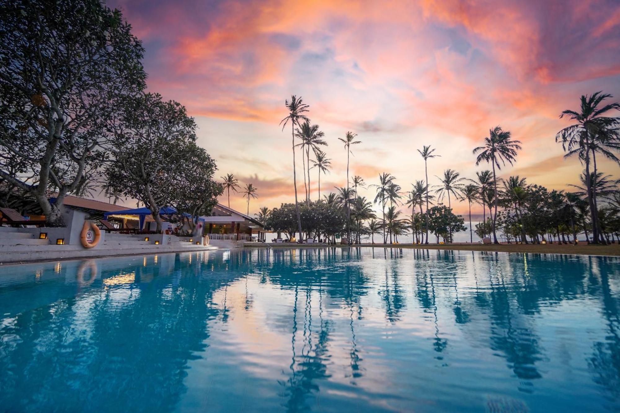 Pegasus Reef - A Beach Resort In Colombo Wattala Exterior photo